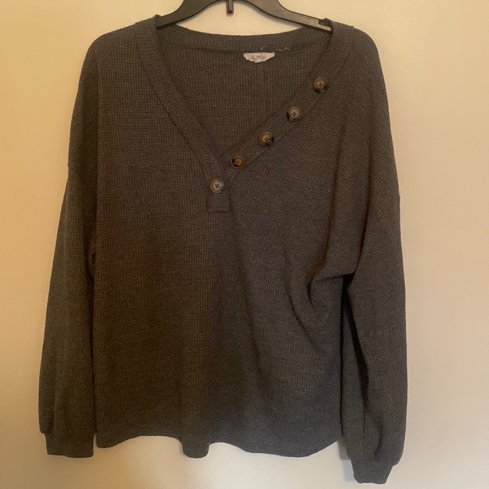 Grey long sleeve boutique top